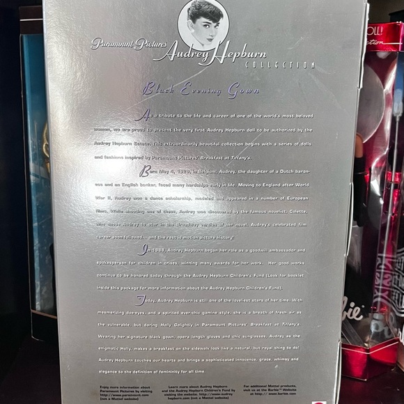 Audrey Hepburn collectible doll NIB - Picture 3 of 7